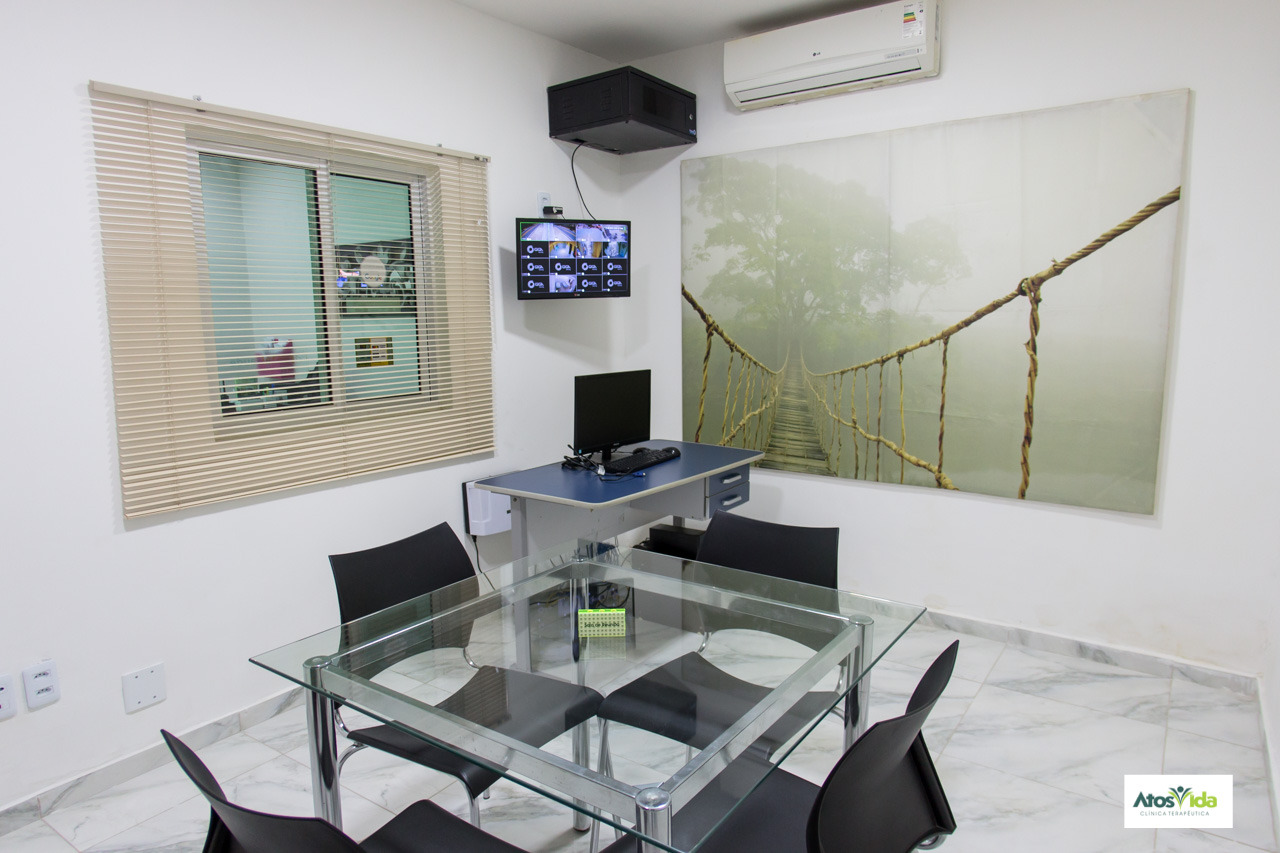 Sala de atendimento da Clínica Especializada Atos Vida