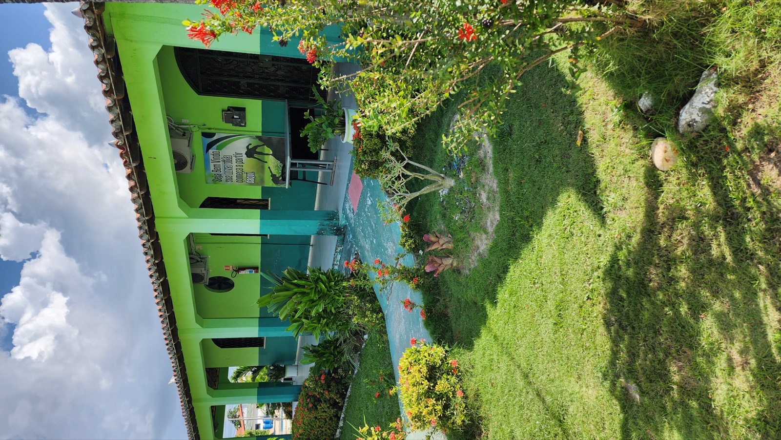 Ala de acolhimento e jardim da Comunidade Terapêutica