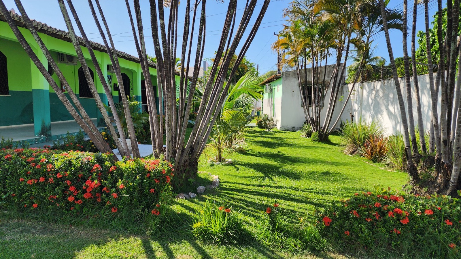 Jardim entre as alas da Comunidade Terapêutica Atos Vida
